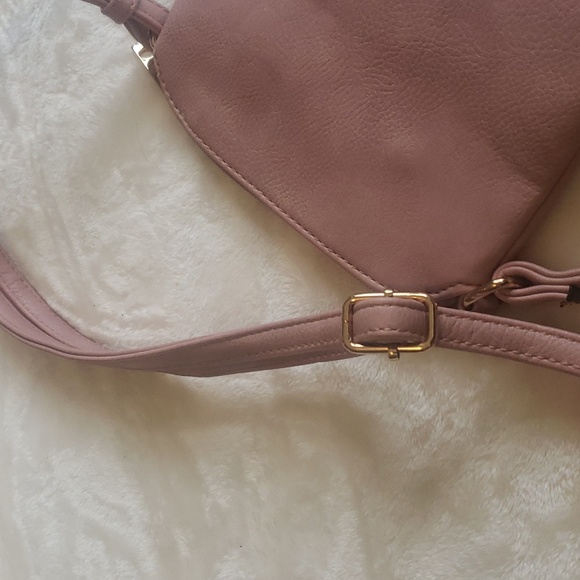 *NWOT- Adorable crossbody - Picture 6 of 10